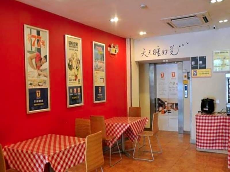 7Days Inn Chengdu North Train Station Wukuaishi – Chengdu, IL