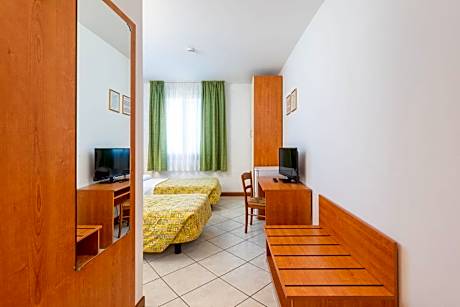 Twin Room with Private Bathroom