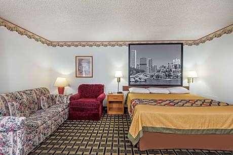 Deluxe King Studio Suite - Non-Smoking