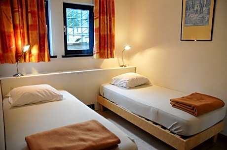 Apartment Two-Bedroom Ground Floor (6 Adults)