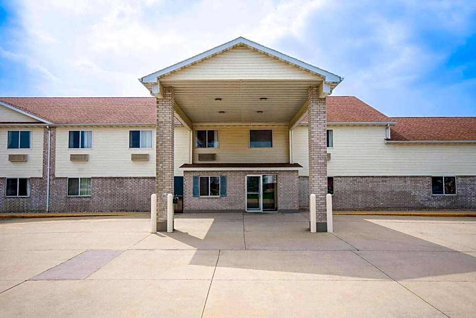 Days Inn by Wyndham Evansdale Waterloo