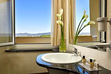 Junior Suite, Balcony (1 Queen Bed and 2 Twin Beds)