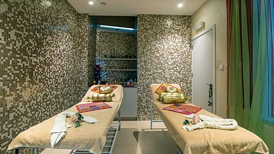 Vrissaki Beach Hotel