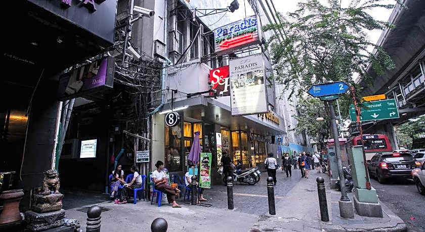 Silom SPACE Hostel