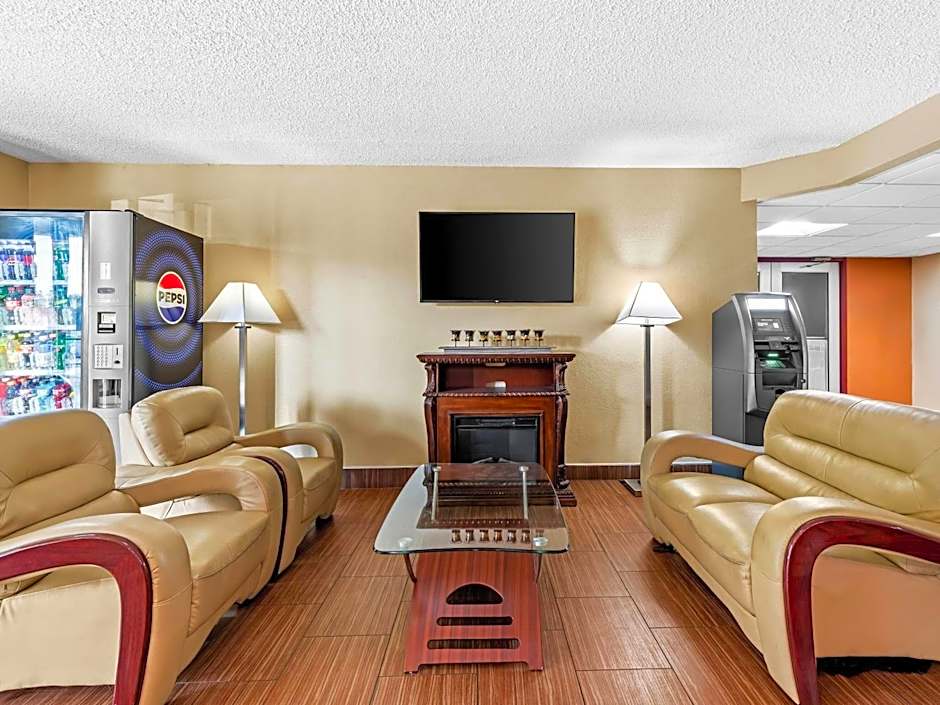 Super 8 by Wyndham Sturtevant Racine