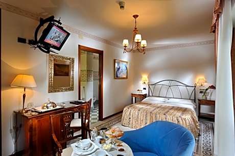 Deluxe Double or Twin Room with Terrace and Sea View
