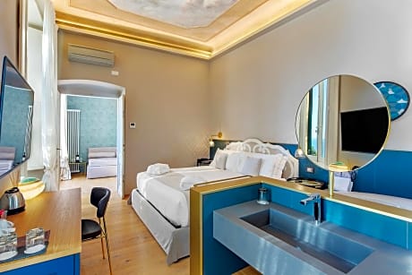Junior Suite with Sea View and Jacuzzi