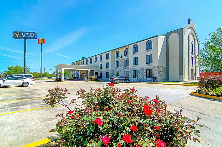 Quality Inn and Suites Near Tanger Outlet Mall