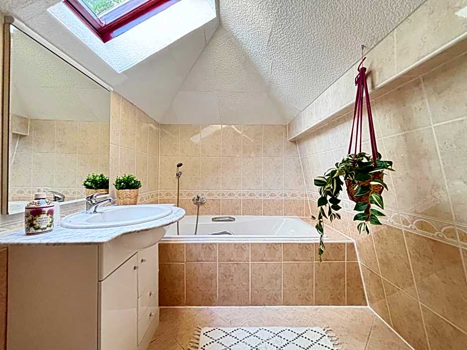 Rabbit's Loft - 2 Bedrooms, Theme Room, Free Parking