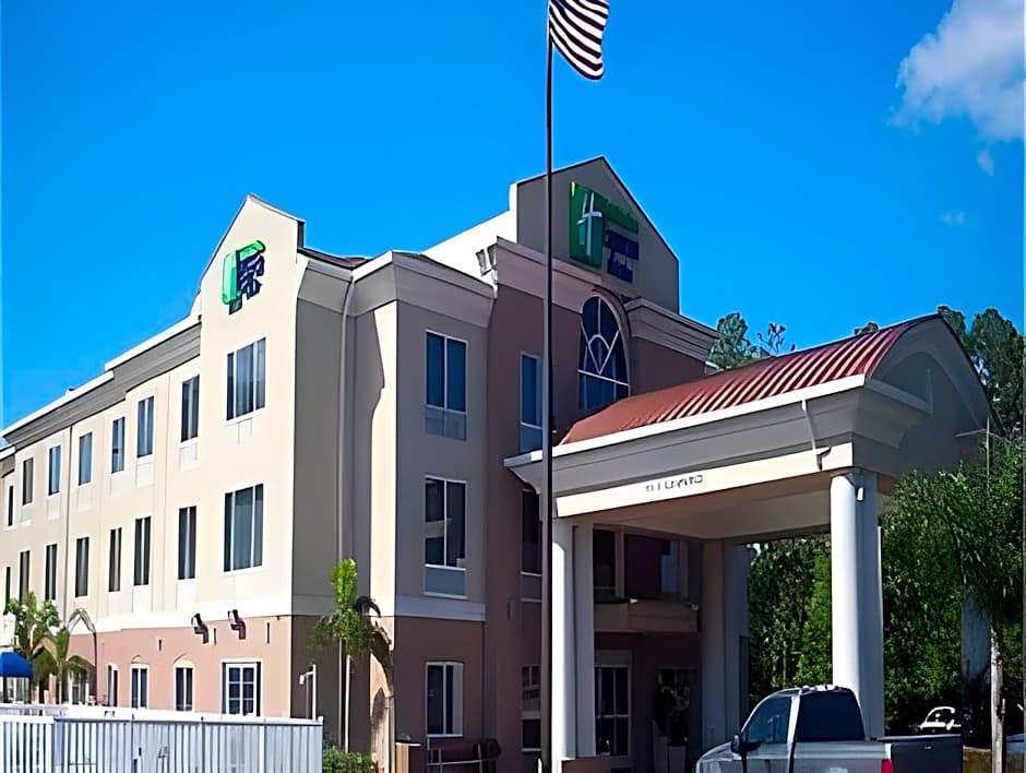 Holiday Inn Express & Suites Tavares By IHG