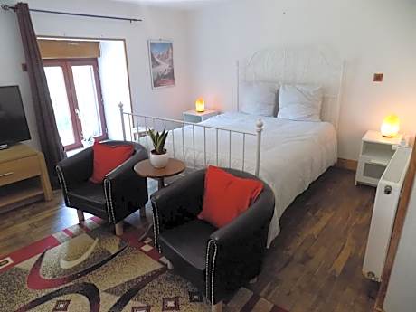 Quadruple Room with Private Bathroom