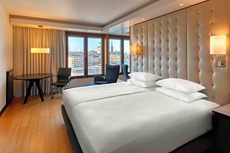 Deluxe Twin Room with View - Mobility Accessible