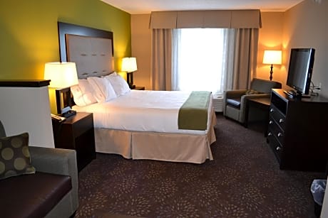 King Suite with Sofa Bed - Hearing Accessible