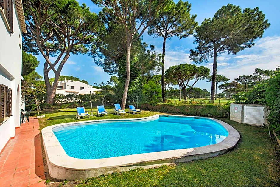 Perfect Retreat Overlooking Pinhal Golf Course, Private pool, Off-street parking