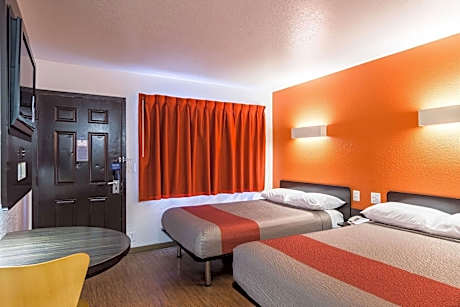 2 Full Beds | Smoking