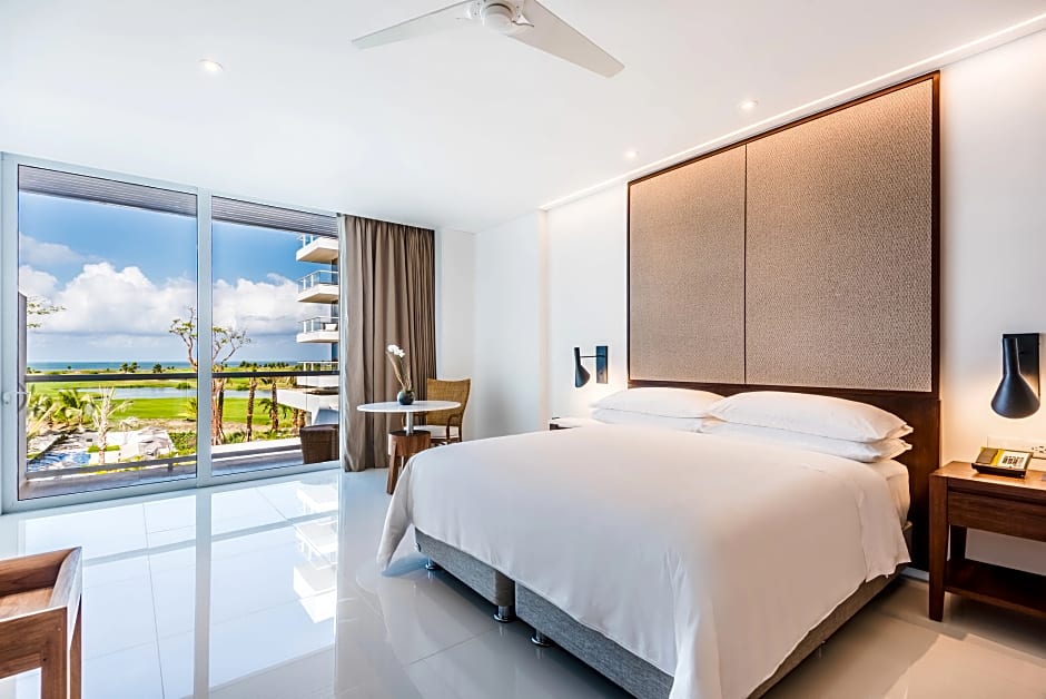 Photo 1 of 6 of Club Preferred 1 King Bed, Ocean View
