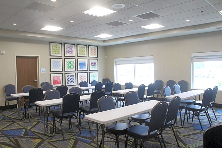 Holiday Inn Express & Suites - Kokomo South, an IHG Hotel