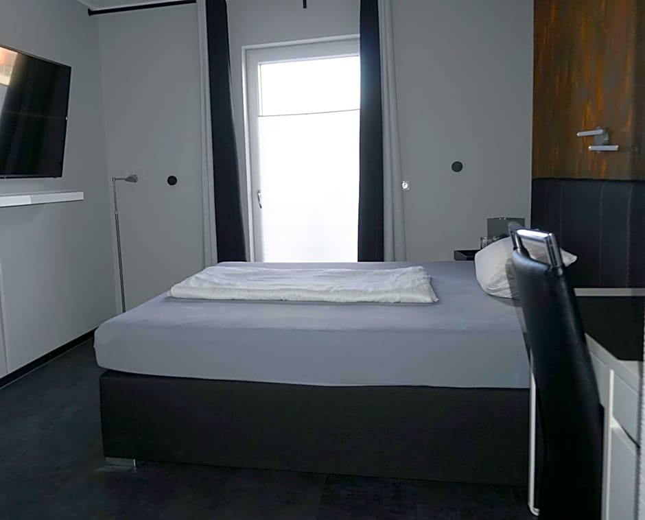 Photo 1 of 8 of Single Room