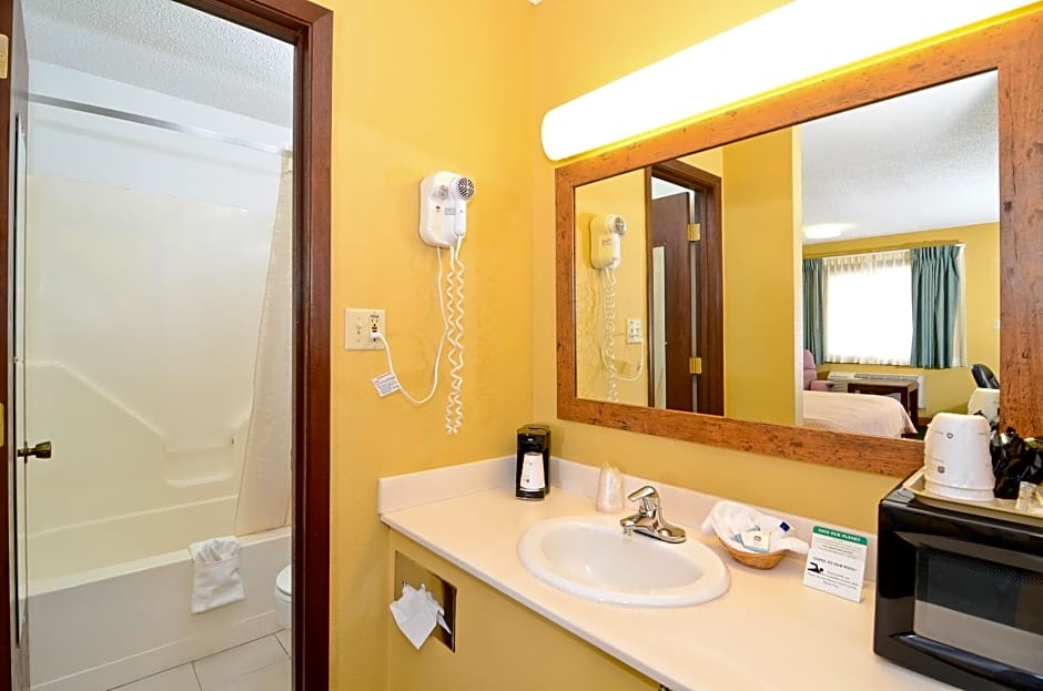 Americas Best Value Inn Iola