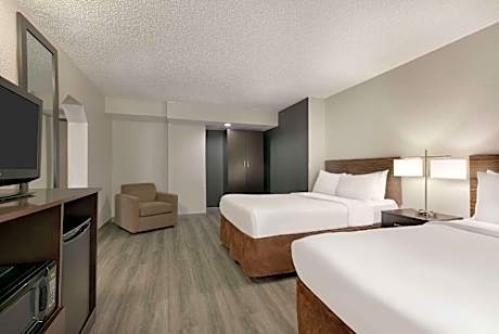 2 Double Beds, Suite, Nonsmoking