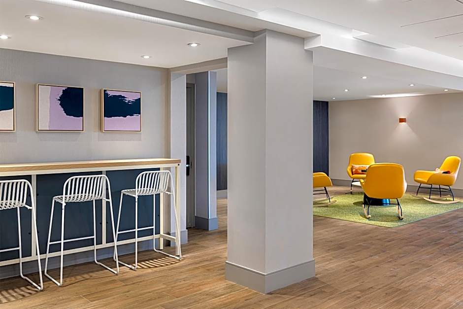 Spark by Hilton Montreal Brossard