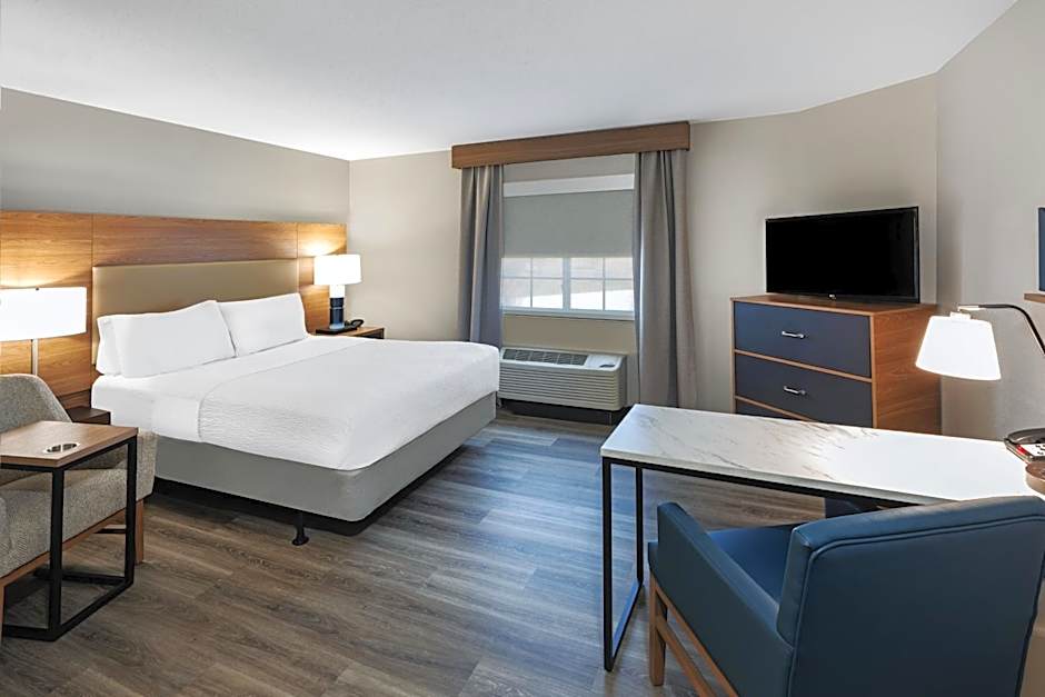 Candlewood Suites Topeka Hotel By IHG