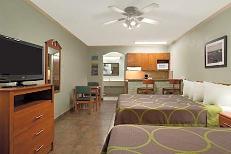 2 Queen Beds, Mobility Accessible Room, Walk-In Shower, Non-Smoking