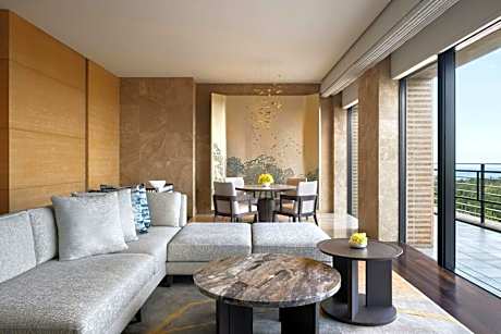The Ritz-Carlton Suite