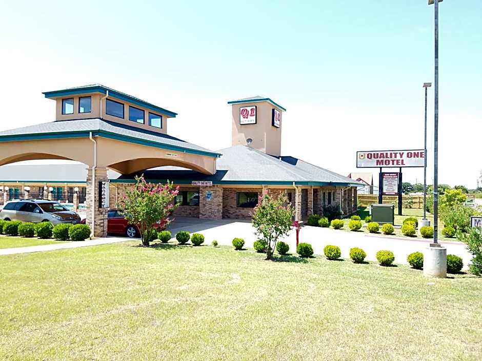 Quality One Motel