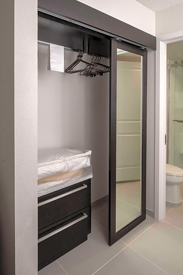 Sonesta ES Suites Fairfax Fair Lakes
