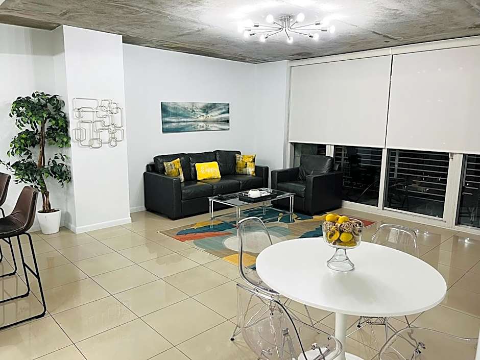 Spacious 2BD 2BTH at Midblock