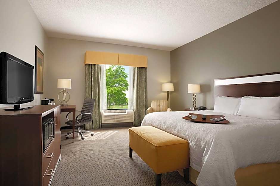 Photo 1 of 4 of 1 King Bed, Hearing Accessible