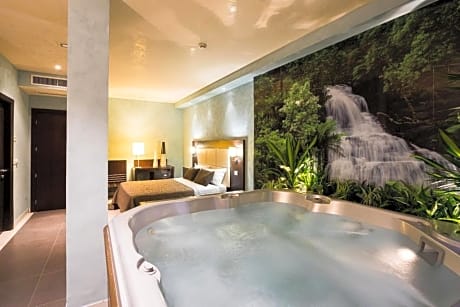 Suite with Hot Tub