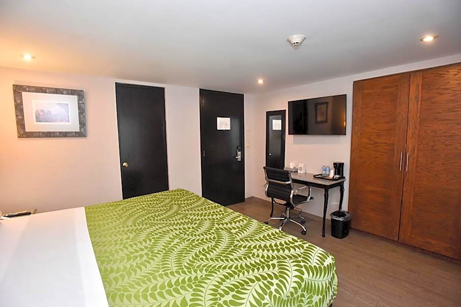 Plaza Camelinas Hotel