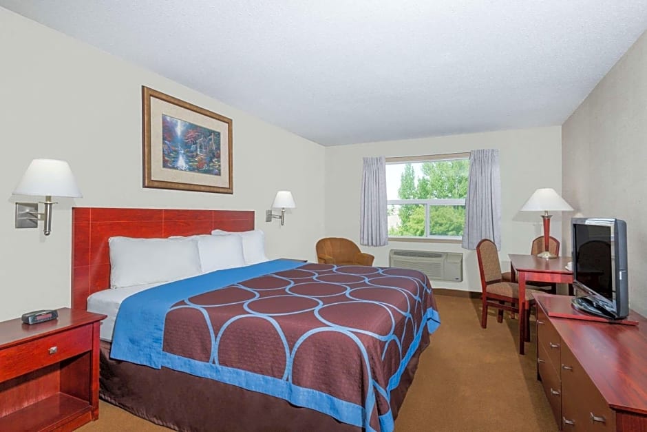 Super 8 by Wyndham Red Deer City Centre