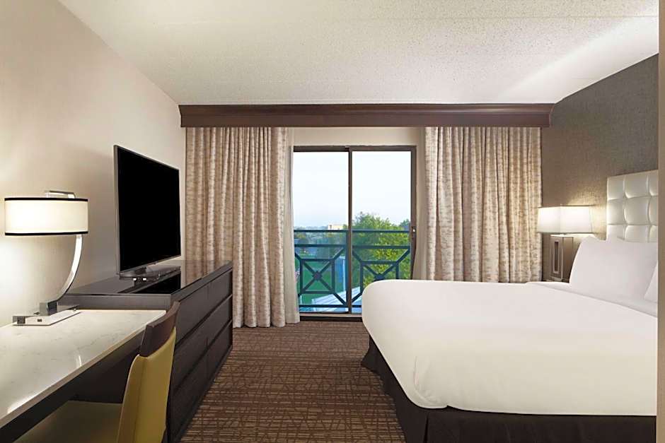 Embassy Suites by Hilton Philadelphia Airport