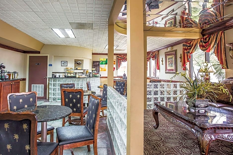 Quality Inn & Suites Ft. Jackson Maingate