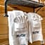 Ryes and Shine Bootlegger's Cabin! Hot Tub* Pool* Arcade* Billiards *EV * Pet Friendly