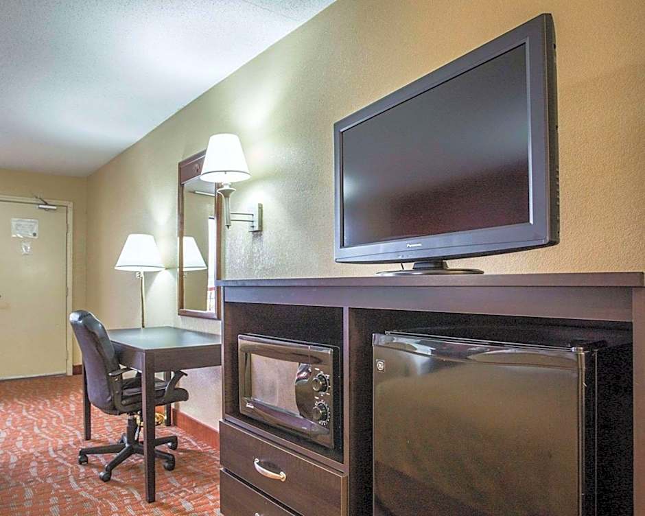 Quality Inn & Suites Monroe