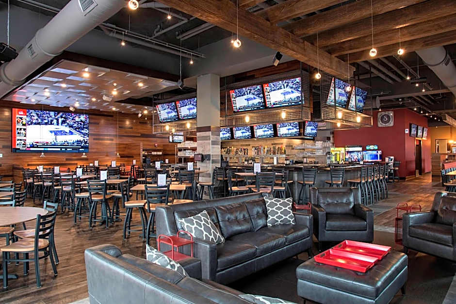 Courtyard by Marriott Holland Downtown