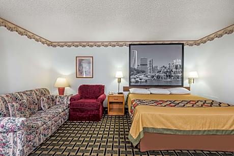 Deluxe King Studio Suite - Non-Smoking