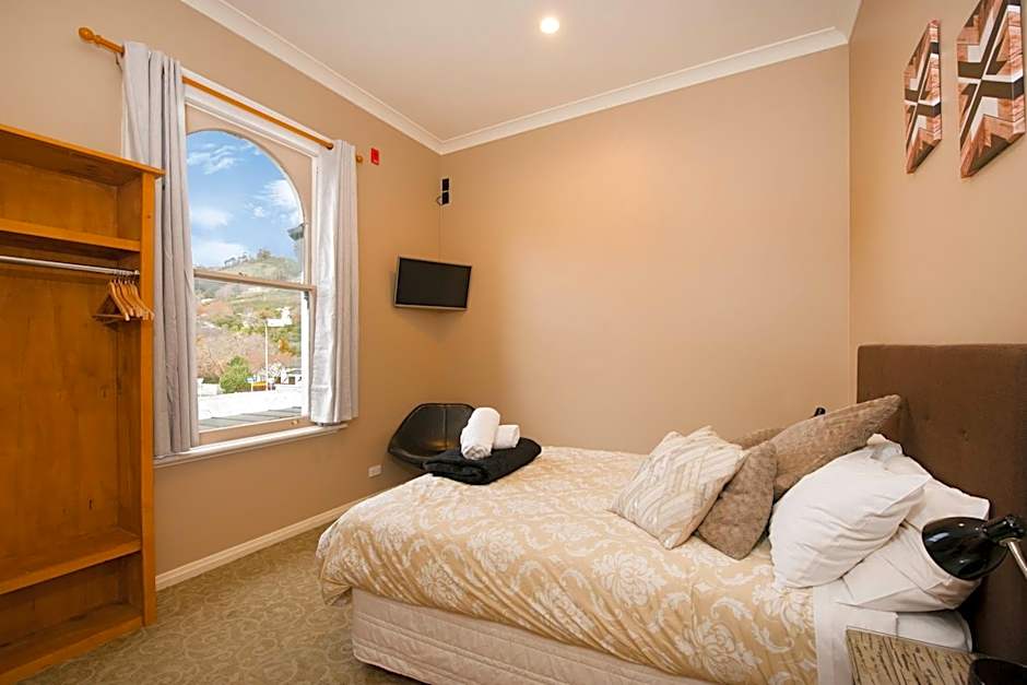 The Prince Albert Backpackers & Bar