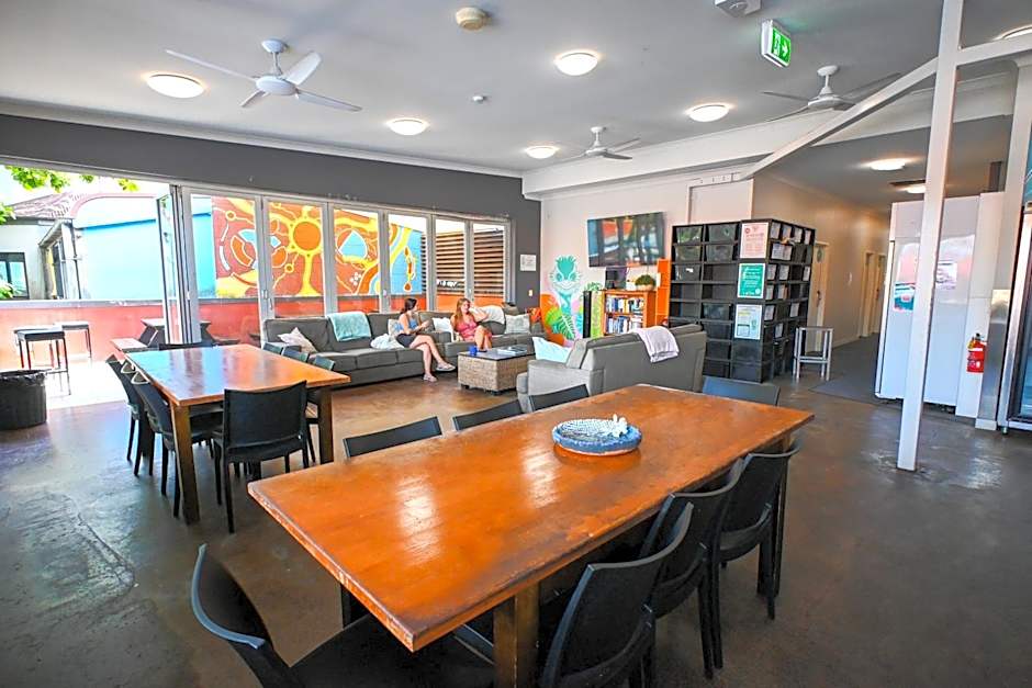 Global Backpackers Youth Hostel