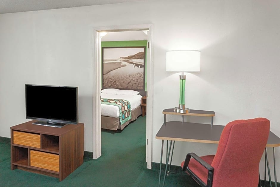 Super 8 by Wyndham Stevensville