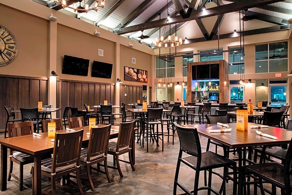 SpringHill Suites by Marriott Orlando at FLAMINGO CROSSINGS Town Center-Western Entrance