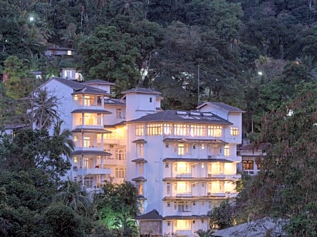 Oak Ray Serene Garden Hotel