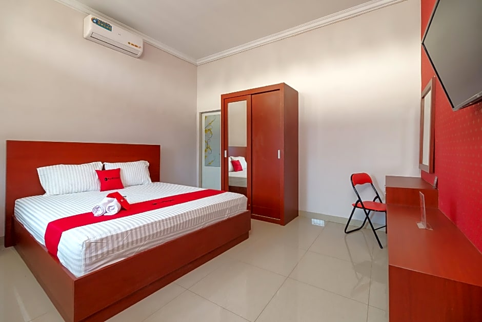 RedDoorz Syariah near UISU Medan