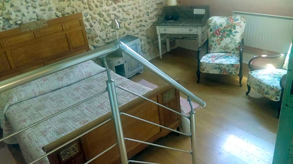 3 Roses – Villeneuve-sur-Yonne, NV