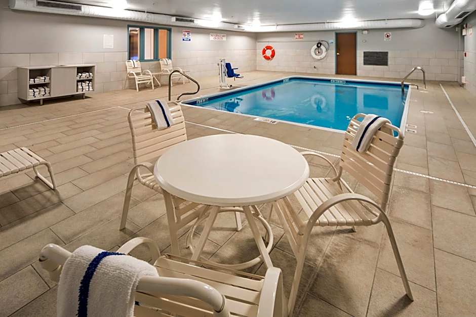 Holiday Inn Express Chicago Northwest-Vernon Hills By IHG