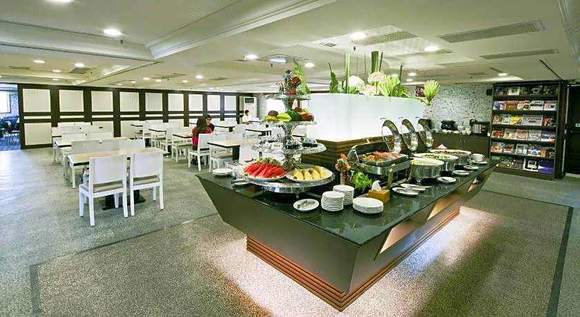 Cambridge Tainan Hotel